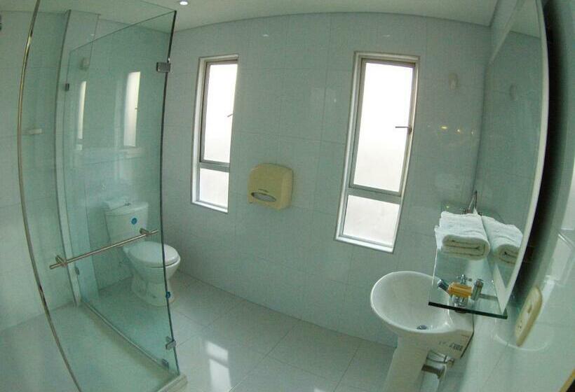 חדר סטנדרט לשלושה, Las Molas