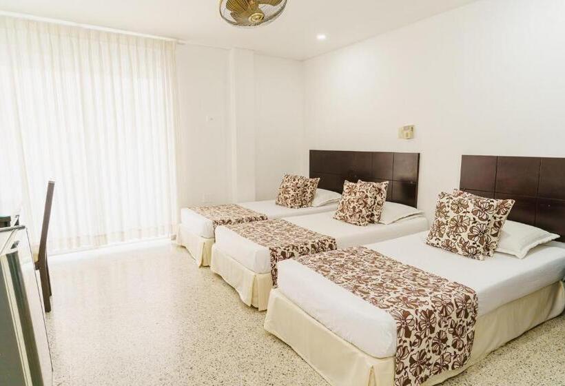 חדר סטנדרט לשלושה, Las Molas