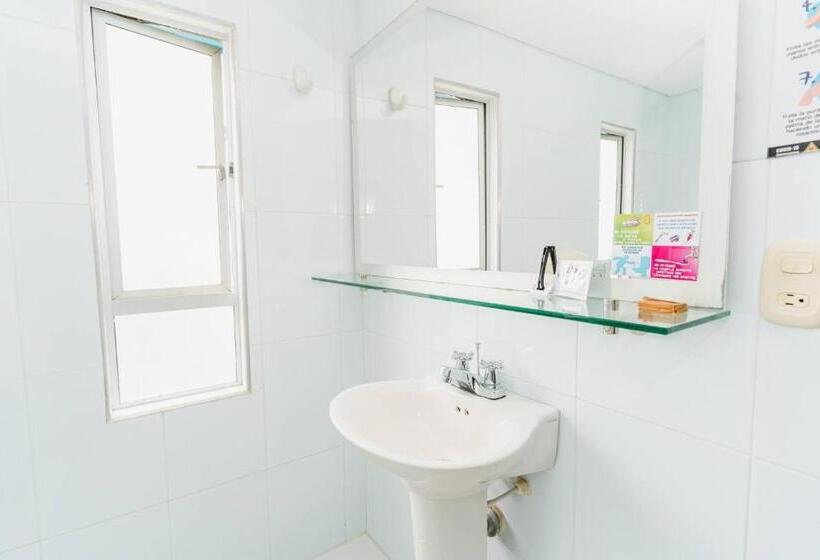 חדר סטנדרט לשלושה, Las Molas