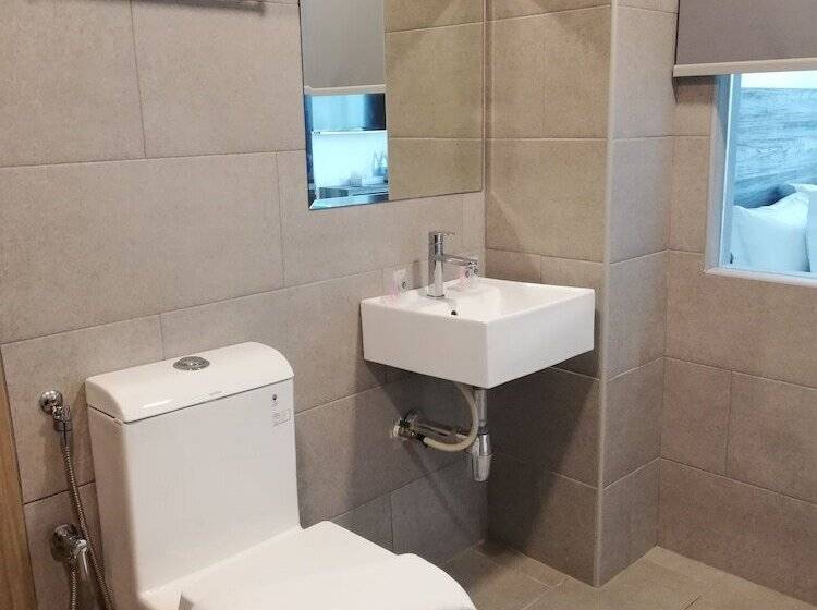 豪华三人间, Rest And Comfort Boutique