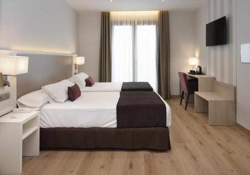 اتاق لوکس سه تخته, Rest And Comfort Boutique