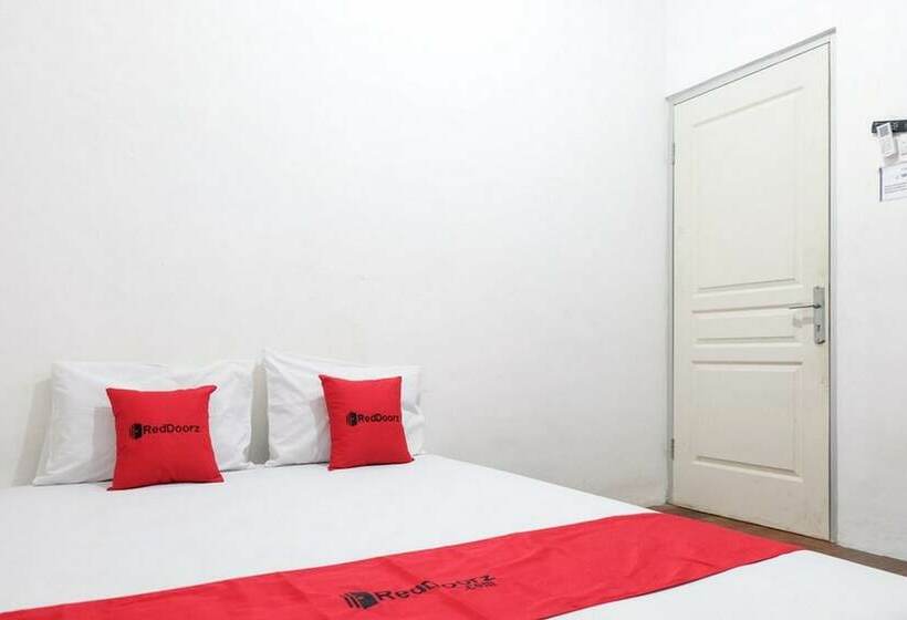 Номер Стандарт, Reddoorz Near Ahmad Yani Airport 3