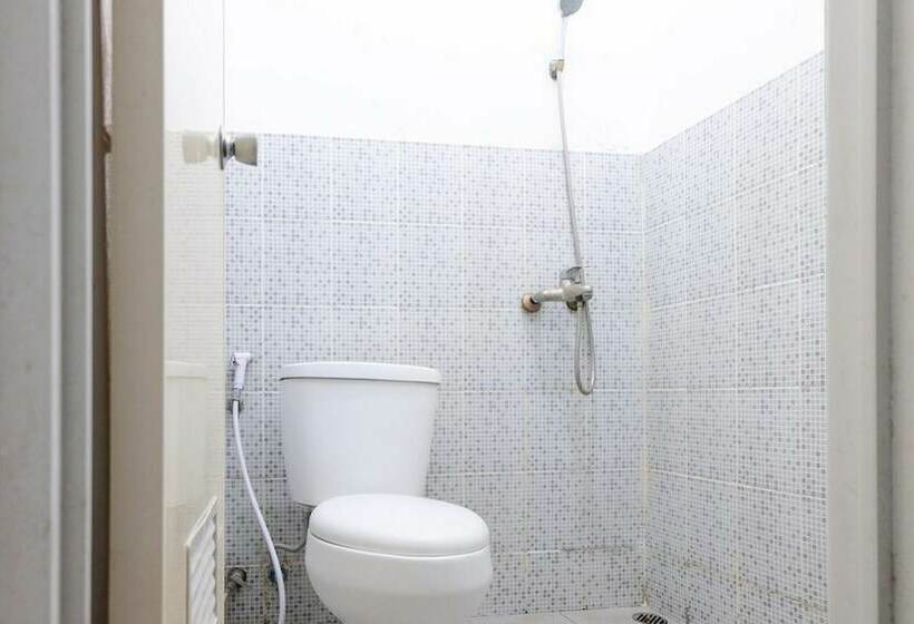 Номер Стандарт, Reddoorz Near Ahmad Yani Airport 3