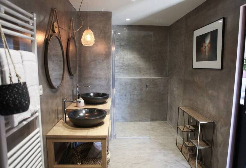 스탠다드 룸, Le Manoir Des Chevaux Dores