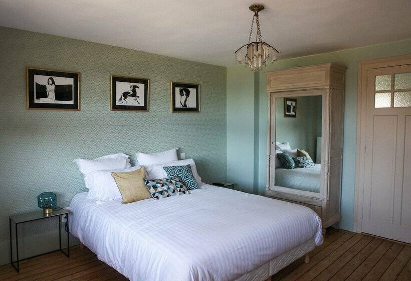 스탠다드 룸, Le Manoir Des Chevaux Dores