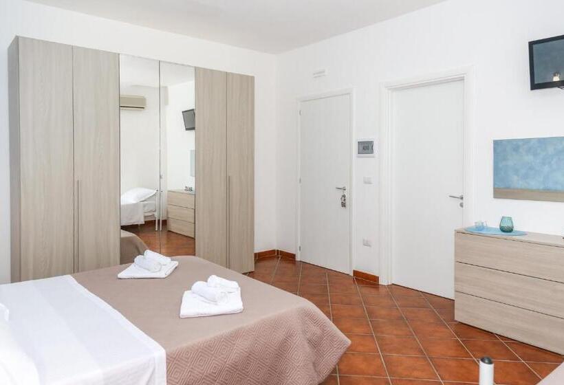 غرفة قياسية ثلاثية, Mar Y Sal