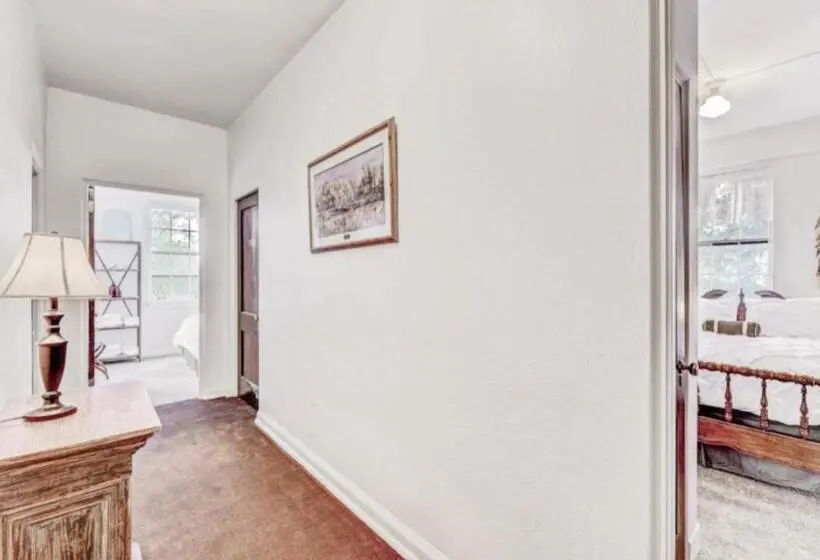 3 Bedroom Suite, Oddfellow Inn & Farm