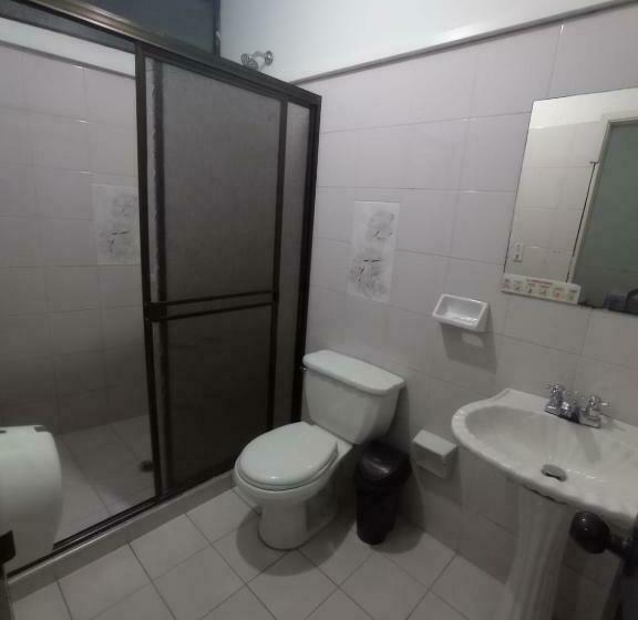 חדר קומפורט לשלושה, La Fontana