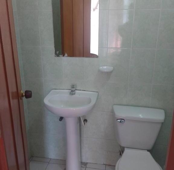 חדר קומפורט לשלושה, La Fontana