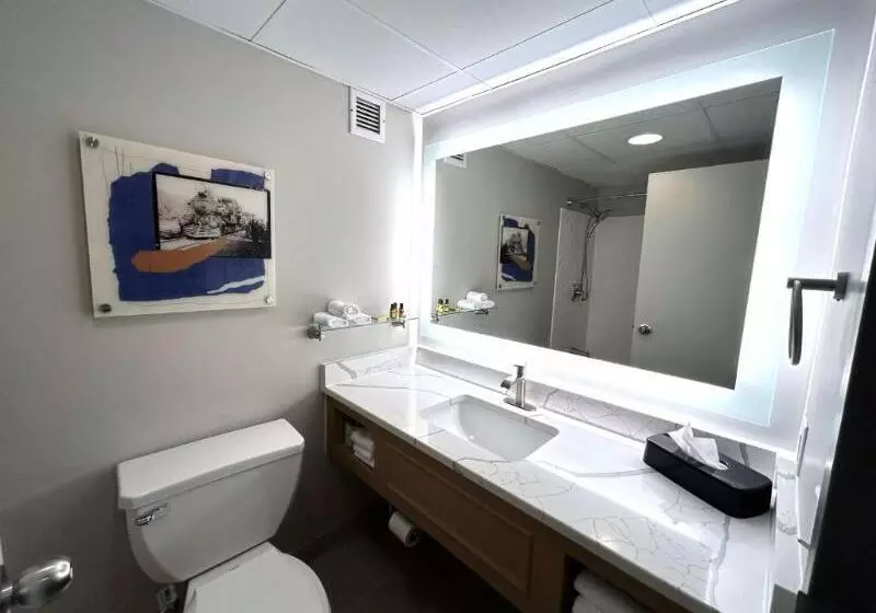 キングサイズベッドのスイートルーム, Best Western Plus Heritage Rail Inn & Suites
