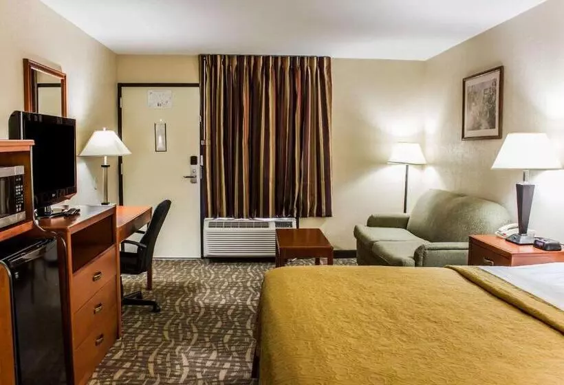 キングサイズベッドのスタンダードルーム, Quality Inn Kinston Hwy 70