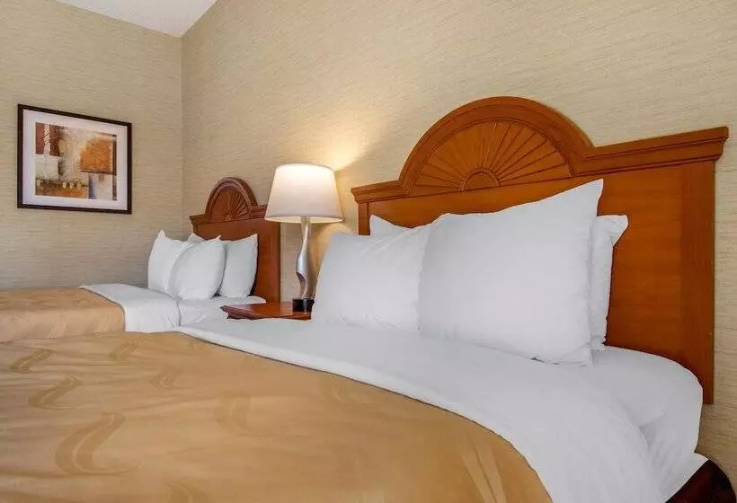 ２ダブルベッドのスタンダードルーム, Quality Inn & Suites