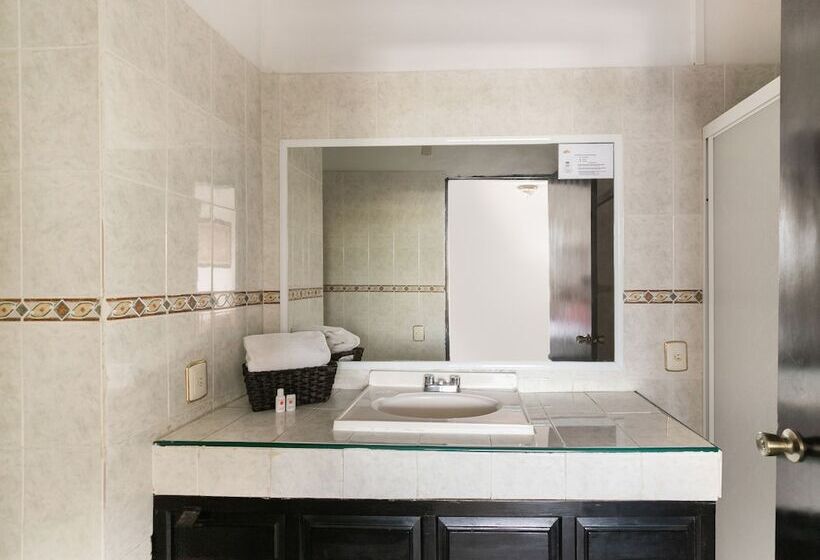 اتاق لوکس, Capital O Zona Dorada Inn, Mazatlán