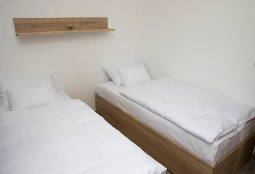 1 Bedroom Apartment Lake View, Akvárium Apartmanházak