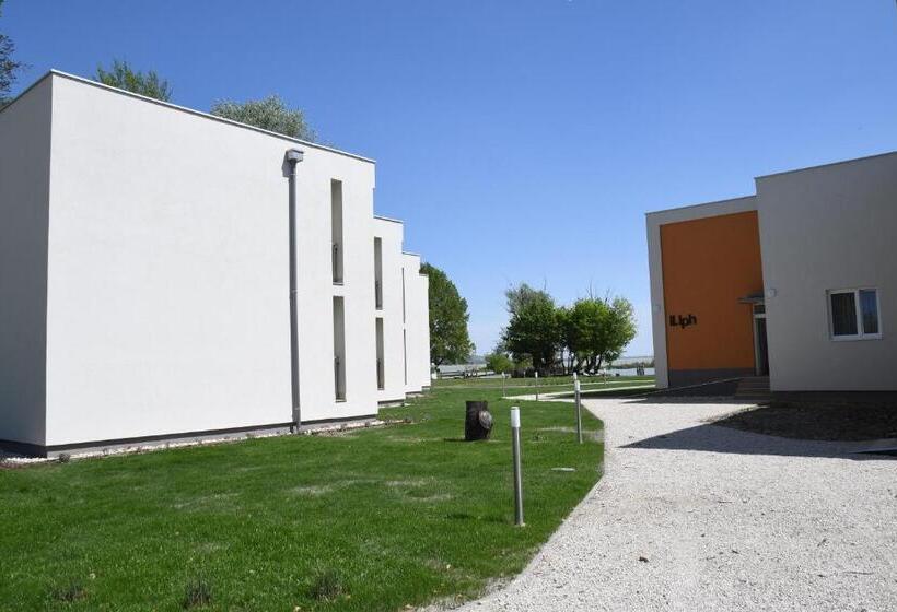 1 Bedroom Apartment Lake View, Akvárium Apartmanházak