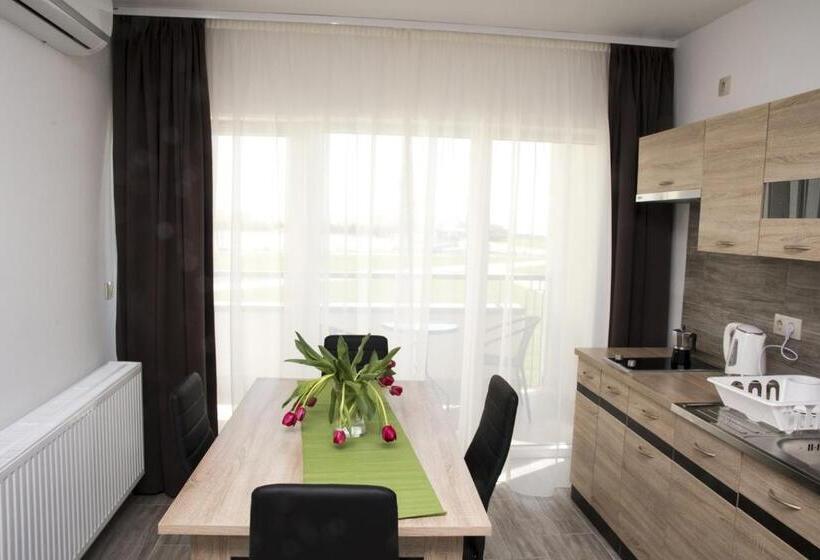 1 Bedroom Apartment Lake View, Akvárium Apartmanházak