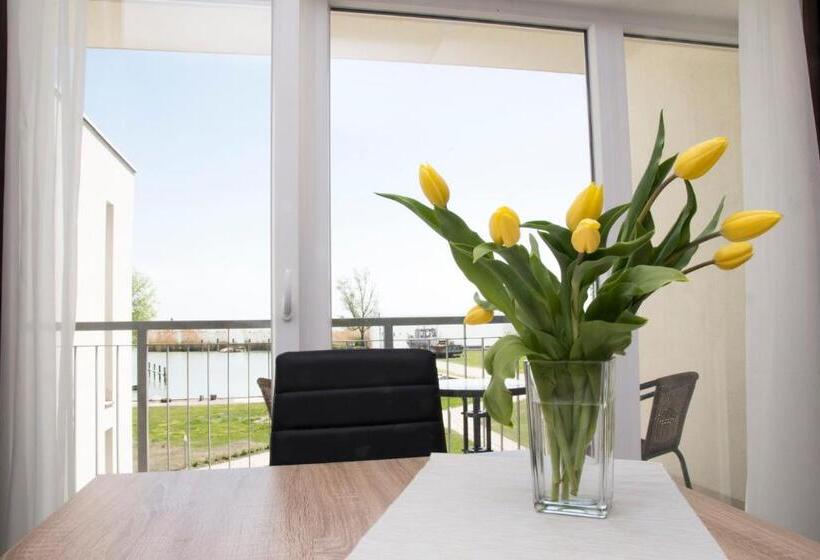 1 Bedroom Apartment Lake View, Akvárium Apartmanházak