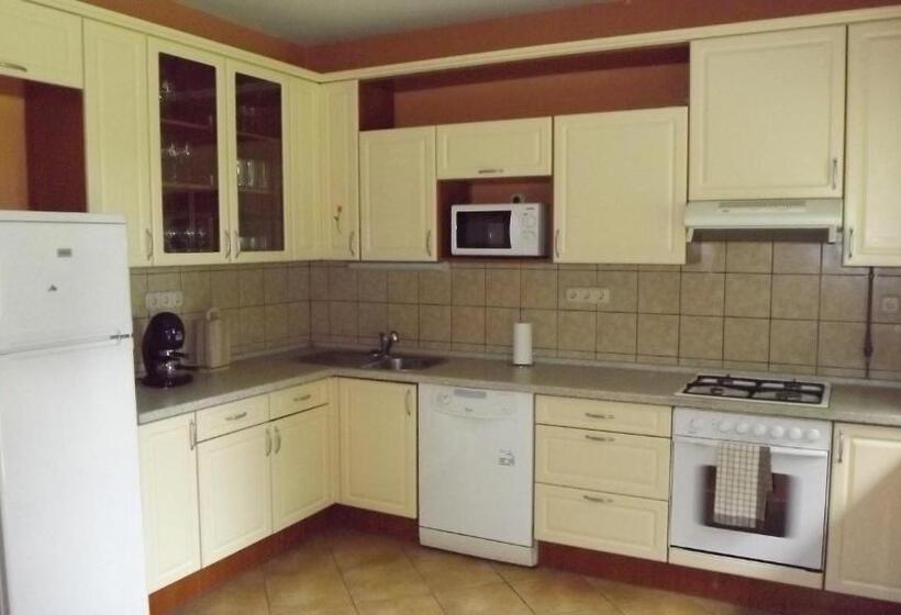Апартаменты 1 Спальня Вид на Сад, Akvárium Apartmanházak