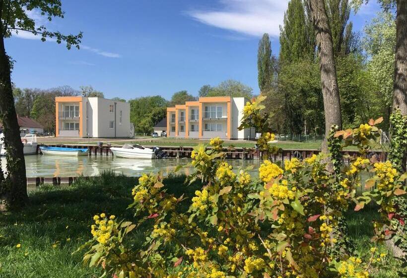 1 Bedroom Apartment Lake View, Akvárium Apartmanházak