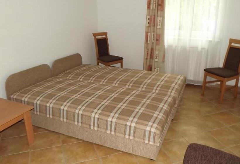 דירת חדר נוף לגינה, Akvárium Apartmanházak
