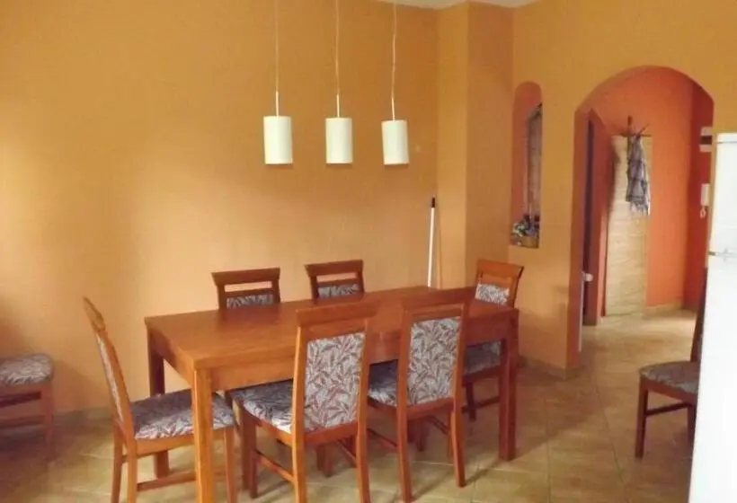 آپارتمان 1 خوابه با چشم‌انداز باغ, Akvárium Apartmanházak