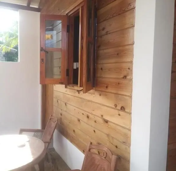 اتاق استاندارد سه تخته با چشم‌انداز باغ, Dots Bey Beach Cabana Uppuveli
