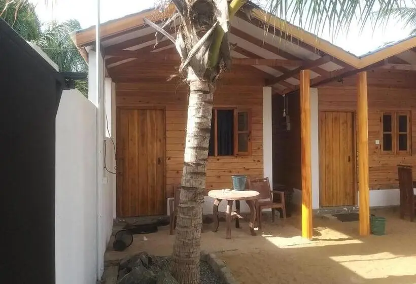 اتاق استاندارد سه تخته با چشم‌انداز باغ, Dots Bey Beach Cabana Uppuveli