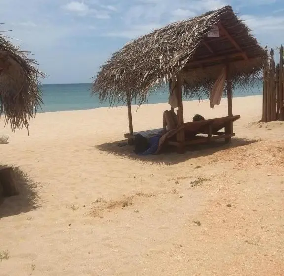 اتاق استاندارد سه تخته با چشم‌انداز باغ, Dots Bey Beach Cabana Uppuveli