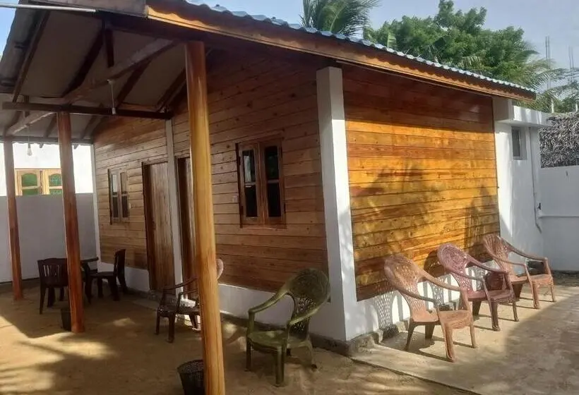 اتاق استاندارد سه تخته با چشم‌انداز باغ, Dots Bey Beach Cabana Uppuveli
