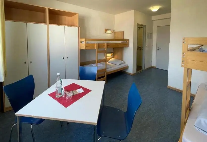 ルームシェアのワンベッド, Jugendherberge Wolfsburg