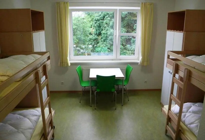 ルームシェアのワンベッド, Jugendherberge Wolfsburg