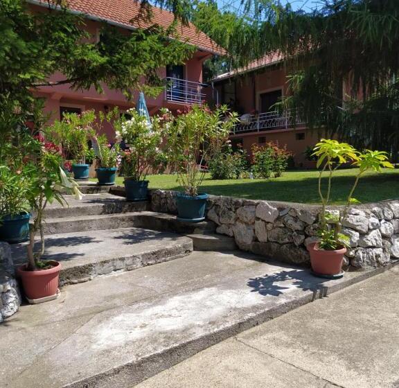 اتاق استاندارد سه تخته با سرویس بهداشتی مشترک, Apartment & Rooms Aleksandar