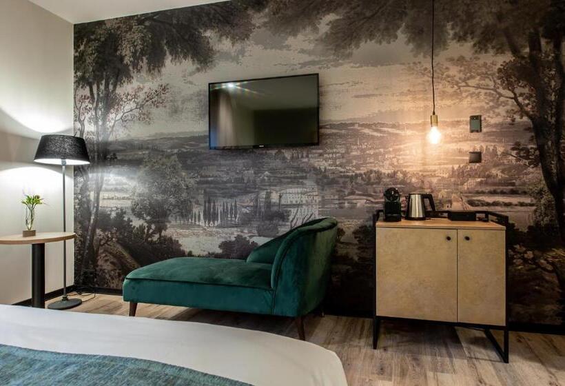 Номер Deluxe, Mondragon