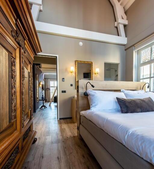 Family Suite, Mondragon