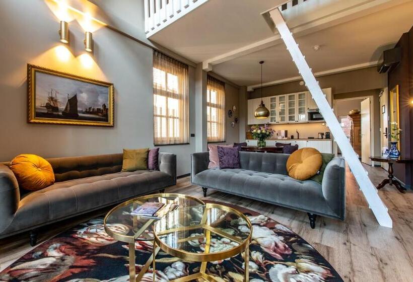 Family Suite, Mondragon