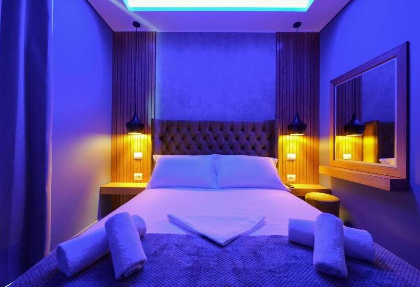 标准间带游泳池, Piramida