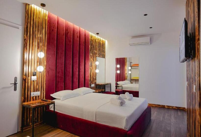 带泳池观景的豪华房, Piramida