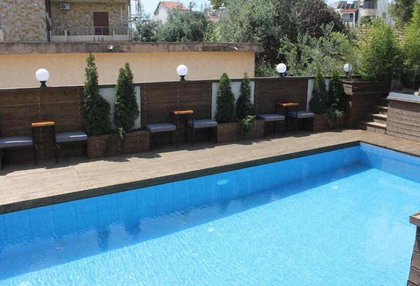 带泳池观景的豪华房, Piramida