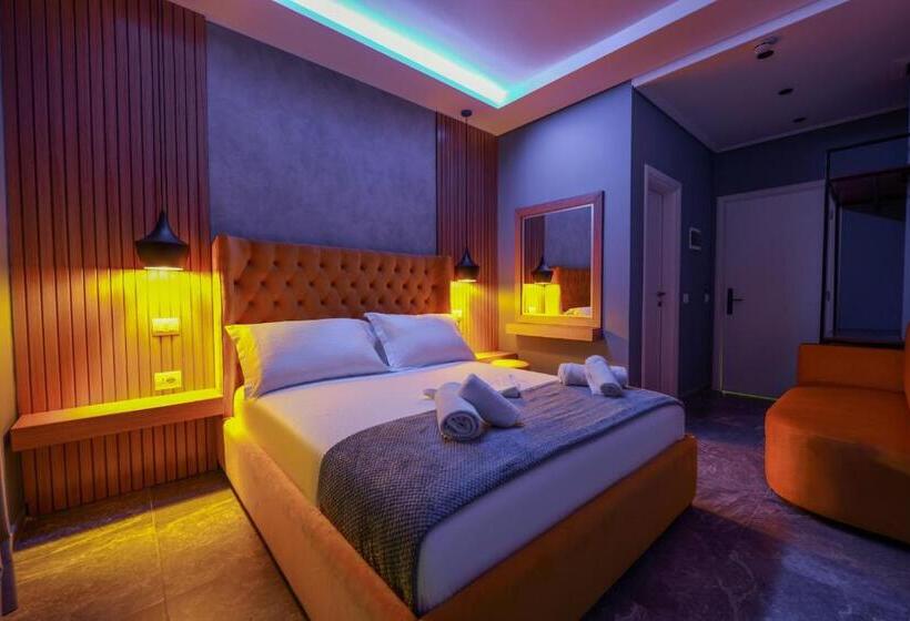 标准间带游泳池, Piramida