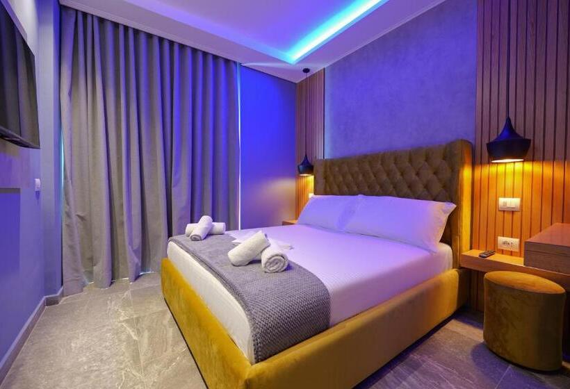 标准间带游泳池, Piramida