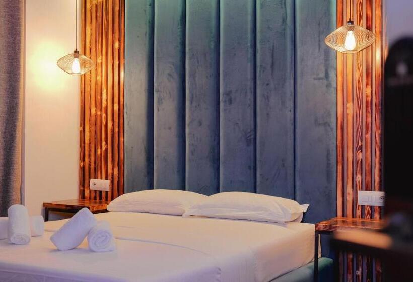 带泳池观景的豪华房, Piramida