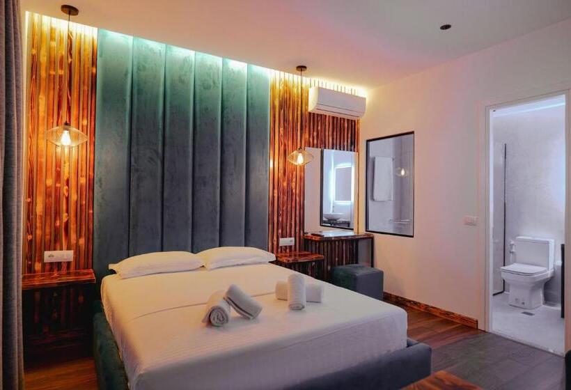 带泳池观景的豪华房, Piramida