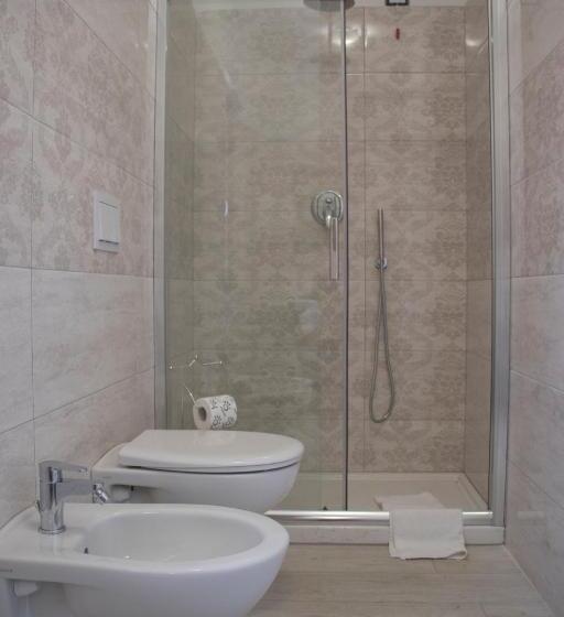 غرفة قياسية ثلاثية, Villa Ada