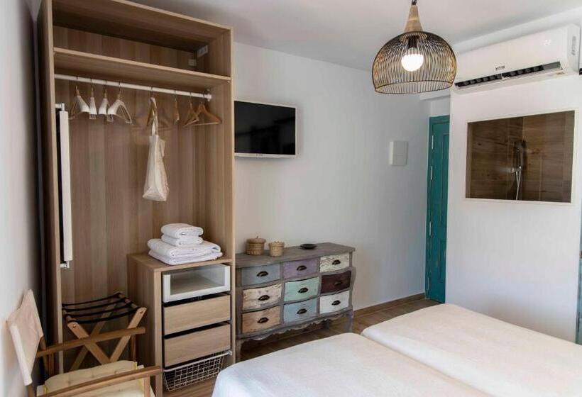 غرفة ديلوكس مطلّة علي البحر, Hostal Boutique Olvido 22 Adults Only