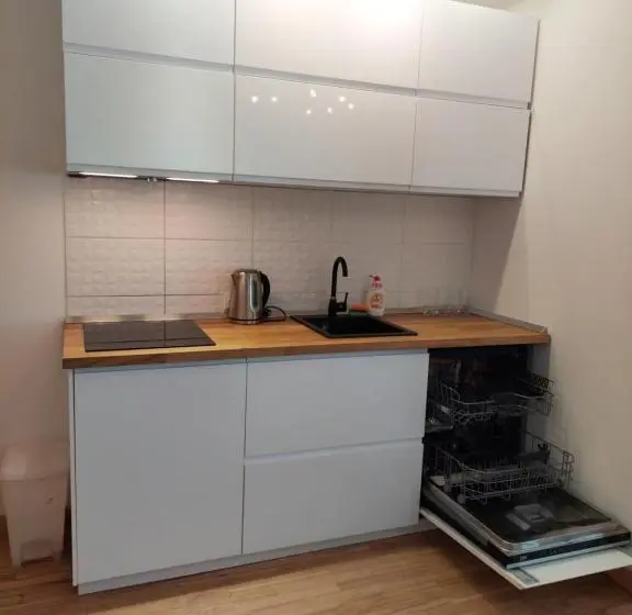 سوییت خانوادگی, Apartamentai šalia Baseino
