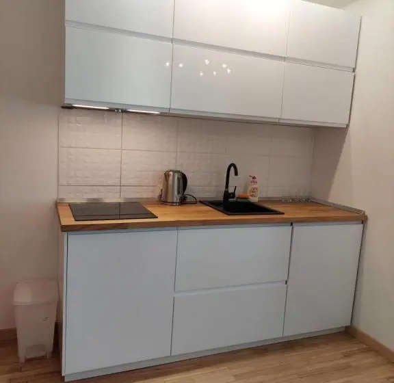 سوییت خانوادگی, Apartamentai šalia Baseino