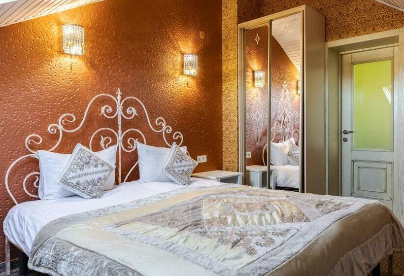 آپارتمان 2 خوابه, Poeziya Mandriv