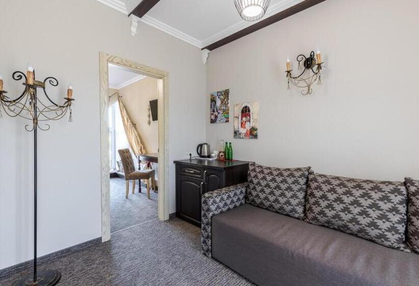 سوییت, Poeziya Mandriv