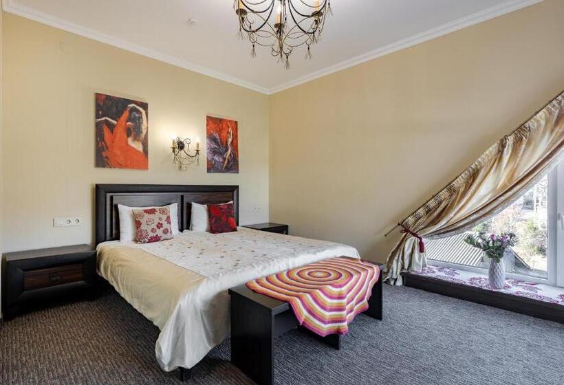 سوییت, Poeziya Mandriv