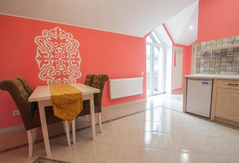 آپارتمان 2 خوابه, Poeziya Mandriv